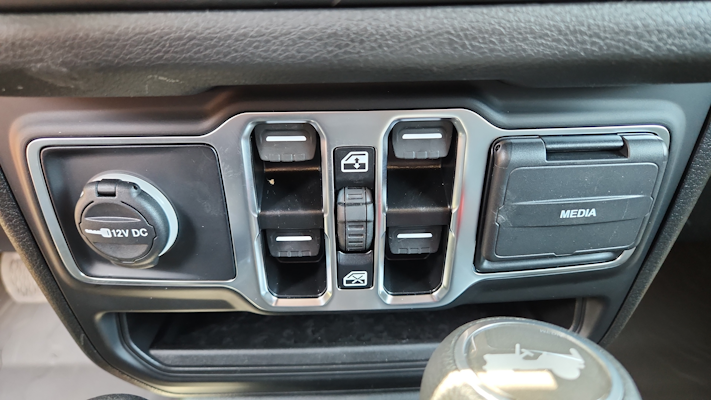 2025 Jeep Wrangler Sport S photo 14