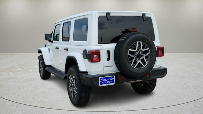 2025 Jeep Wrangler Sahara photo 5