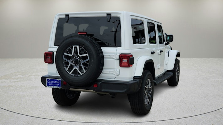 2025 Jeep Wrangler Sahara photo 7