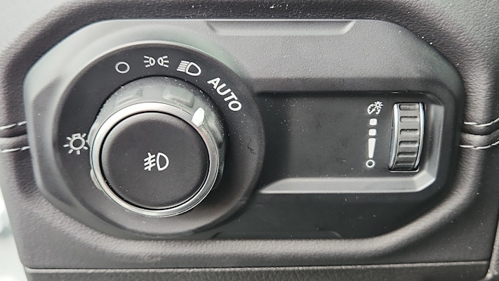 2025 Jeep Wrangler Sahara photo 10