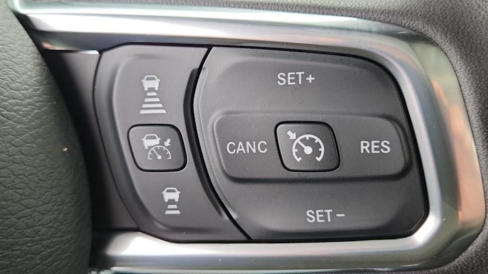 2025 Jeep Wrangler Sahara photo 21