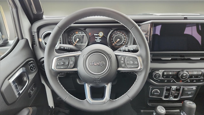2025 Jeep Wrangler Sahara photo 22
