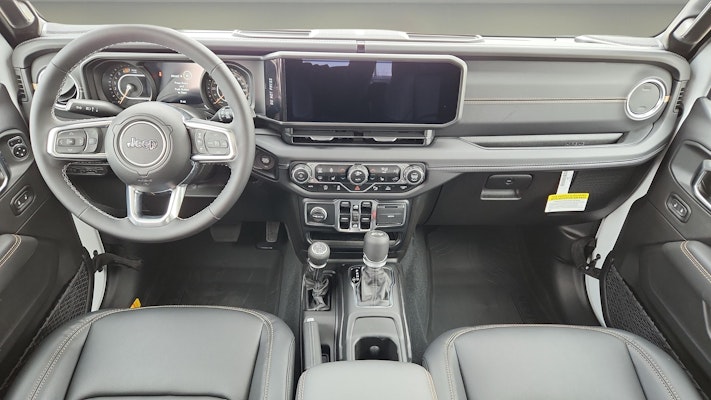 2025 Jeep Wrangler Sahara photo 23