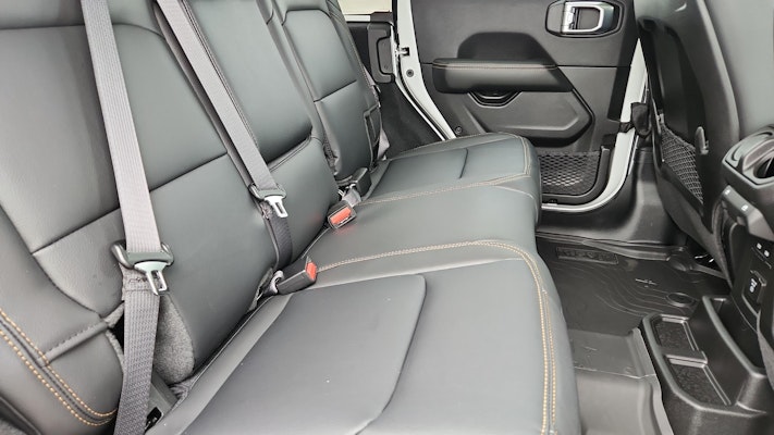 2025 Jeep Wrangler Sahara photo 27