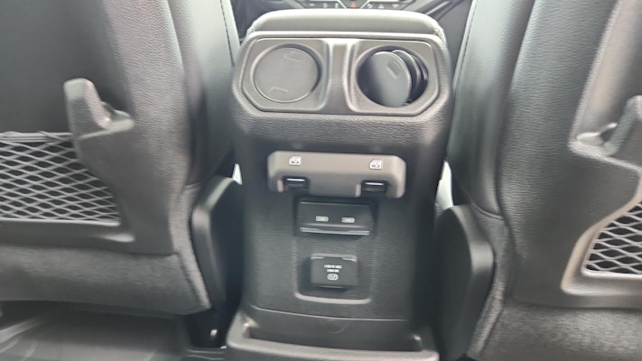2025 Jeep Wrangler Sahara photo 28