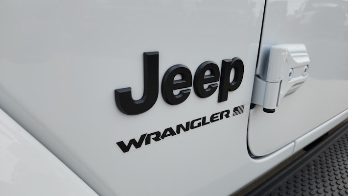 2025 Jeep Wrangler Sahara photo 30