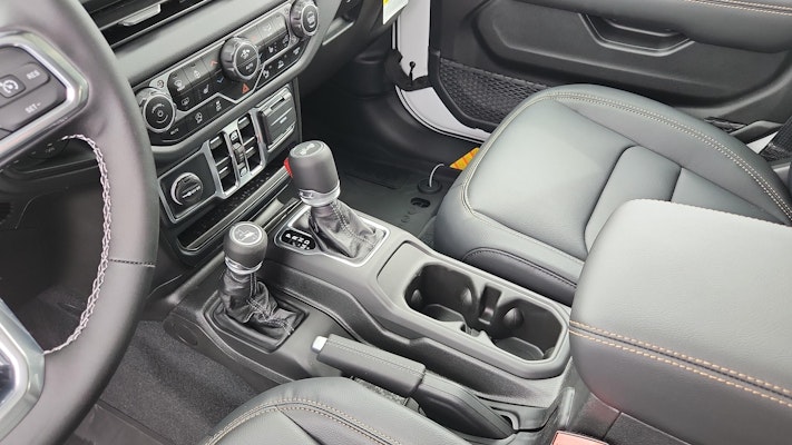 2025 Jeep Wrangler Sahara photo 12