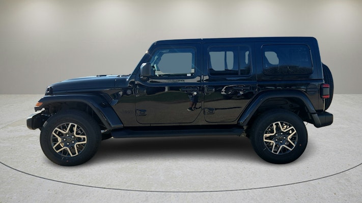 2025 Jeep Wrangler Sahara photo 4