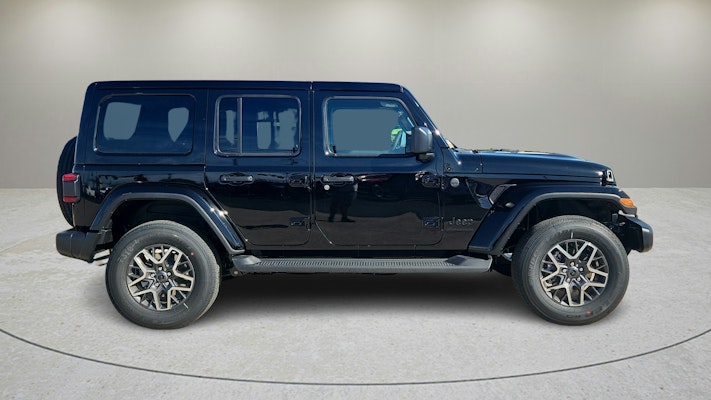 2025 Jeep Wrangler Sahara photo 8