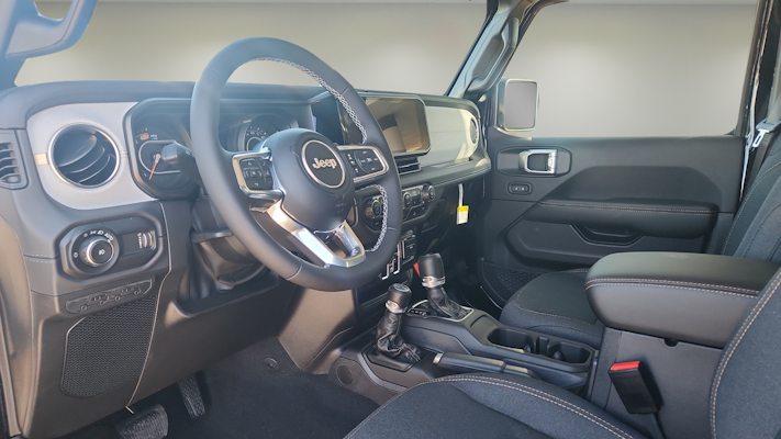 2025 Jeep Wrangler Sahara photo 9