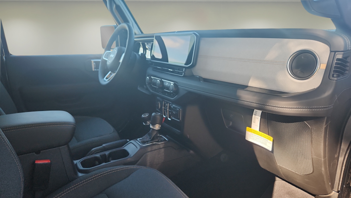 2025 Jeep Wrangler Sahara photo 25