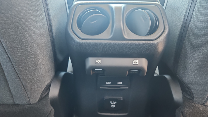 2025 Jeep Wrangler Sahara photo 28