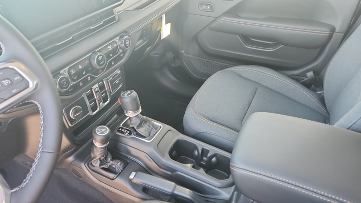 2025 Jeep Wrangler Sahara photo 13