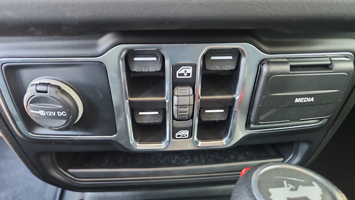 2025 Jeep Wrangler Sahara photo 16