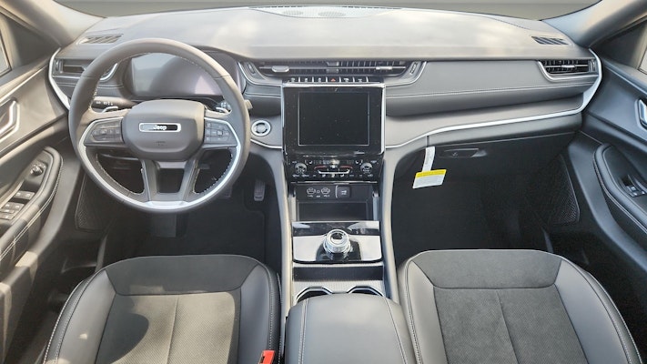 2025 Jeep Grand Cherokee Altitude X photo 23