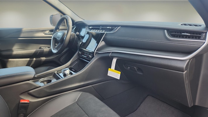 2025 Jeep Grand Cherokee Altitude X photo 25