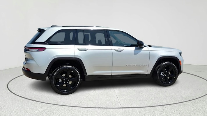 2025 Jeep Grand Cherokee Limited photo 4