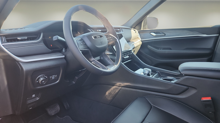 2025 Jeep Grand Cherokee Limited photo 9