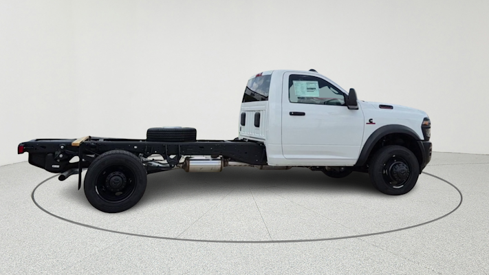 2025 Ram 5500 Tradesman photo 2