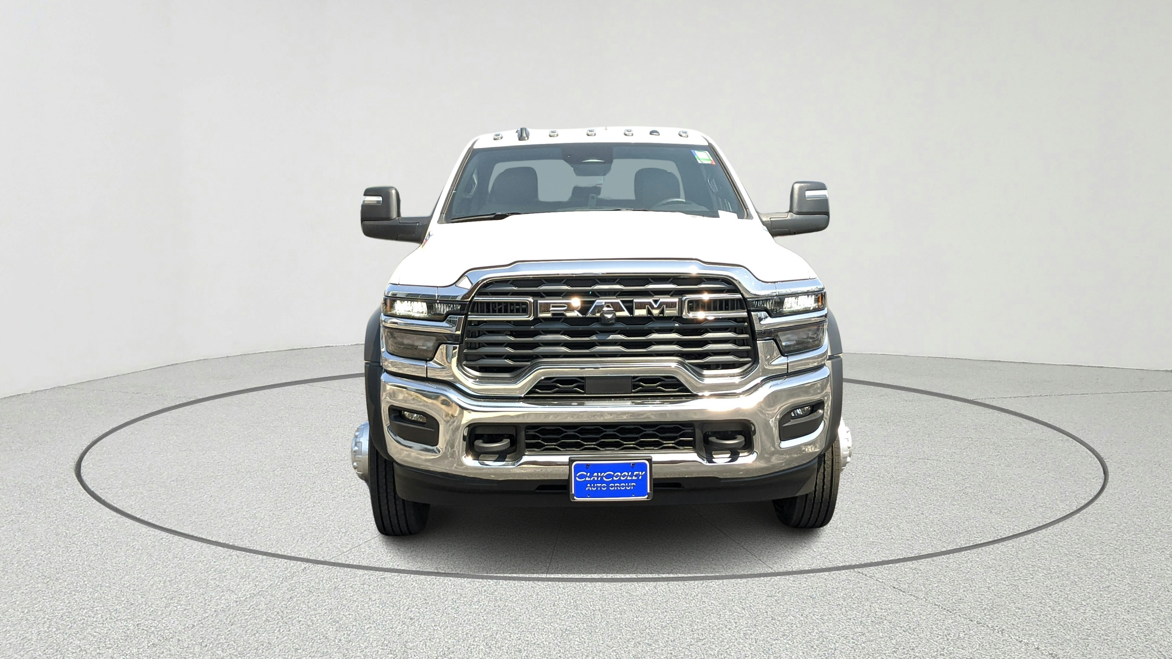 カリスマBEST アーマードドラゴン プリンスカイザ 新規 セミ4コン New Bright White Clearcoat 2025 RAM 5500 Chassis Cab Tradesman for