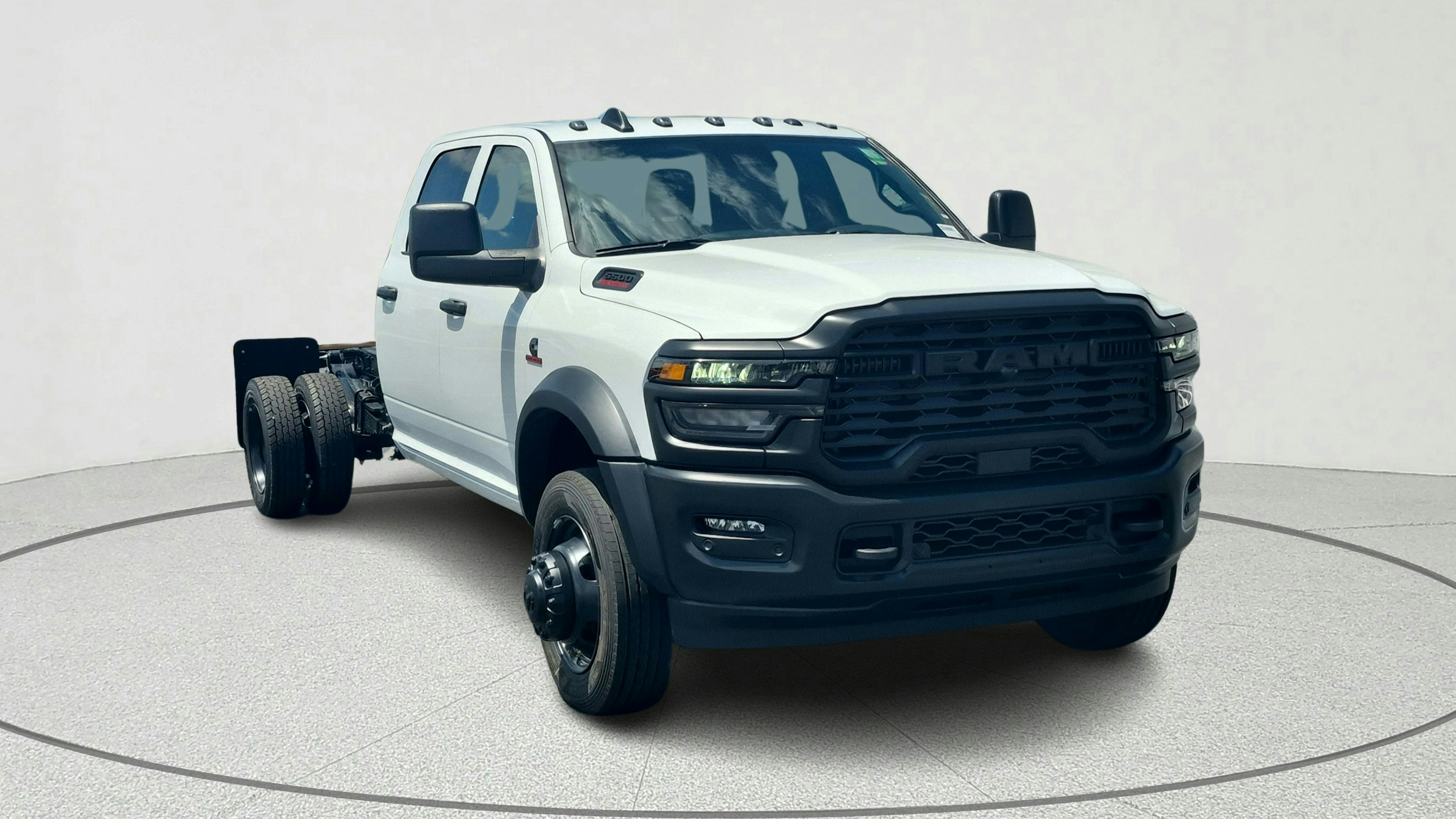 2025 Ram 5500 Tradesman photo 2
